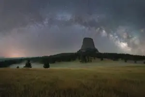 Chasing the Cosmos: An Investigative and Authoritative Guide to Wyoming’s Premier Dark-Sky RV Destinations