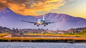 Demystifying the 200-Foot Boundary: How Pilots Balance Advanced Cockpit Automation with Direct Manual Control