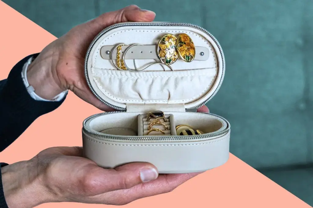 The Ultimate Mother’s Day Travel Guide: Elevating Mom’s Journey With Premium Gear and Thoughtful Engineering